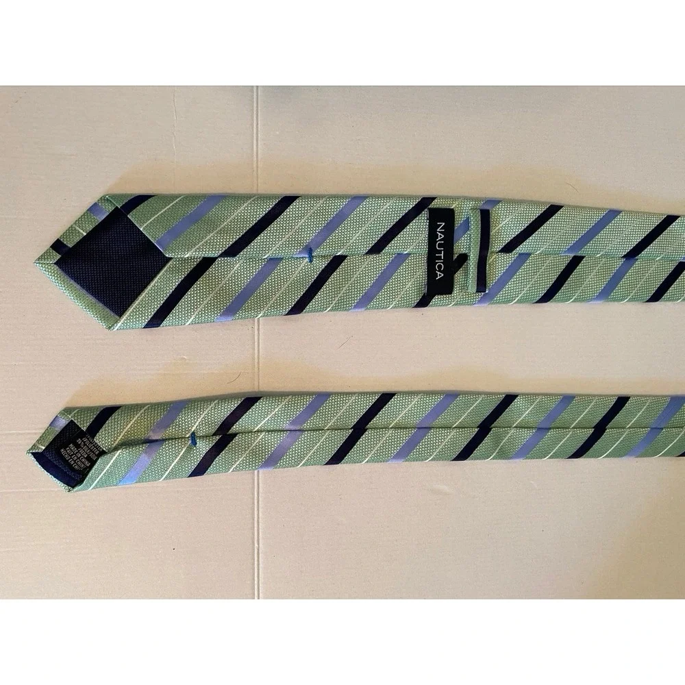 Nautica Mens Green Navy Blue Striped Silk Blend Necktie 3.25 Inch Width